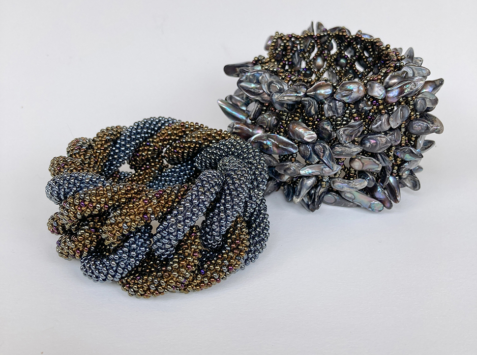 zwei Armb&auml;nder